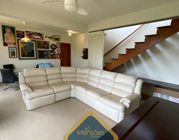Casa Espaçosa de 376 m² à Venda com 4 Suítes e Vista Espetacular no Canto das Águas, Rio Acima - MG