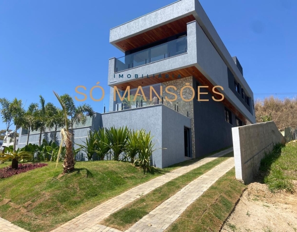 Casa Espaçosa de 376 m² à Venda com 4 Suítes e Piscina com Borda Infinita no Condomínio Alphaville, Vespasiano - MG