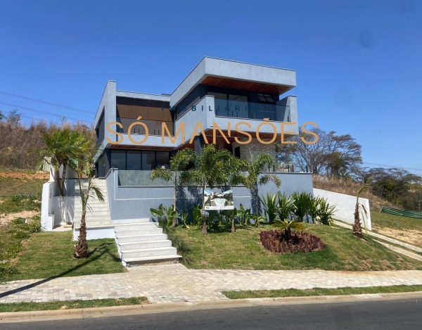 Casa Espaçosa de 376 m² à Venda com 4 Suítes e Piscina com Borda Infinita no Condomínio Alphaville, Vespasiano - MG