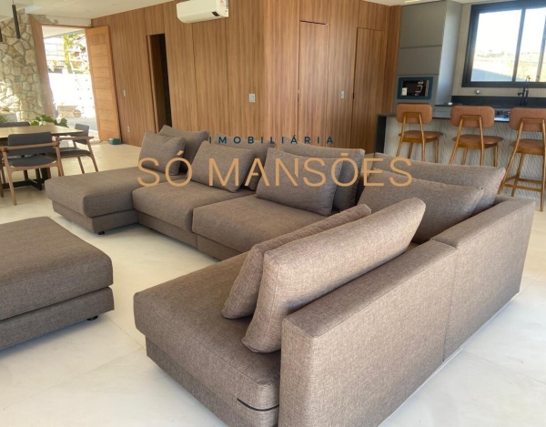 Casa Espaçosa de 376 m² à Venda com 4 Suítes e Piscina com Borda Infinita no Condomínio Alphaville, Vespasiano - MG