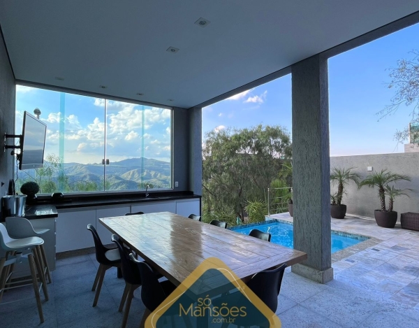 Casa Espaçosa de 359 m² à Venda com 4 Suítes e Espaço Gourmet no Quintas do Sol, Nova Lima - MG