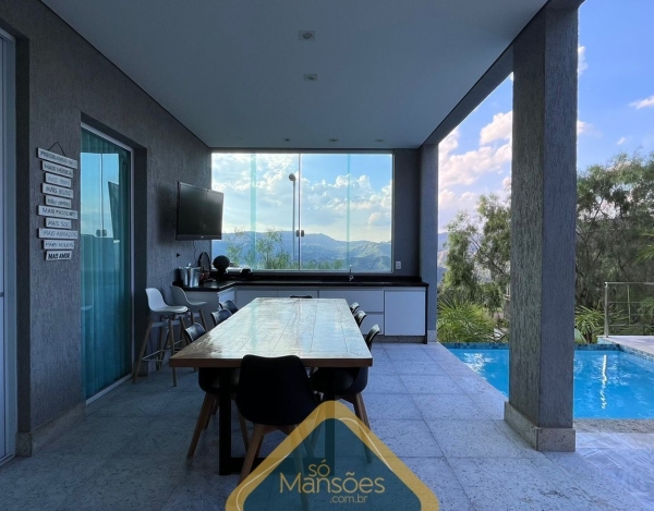 Casa Espaçosa de 359 m² à Venda com 4 Suítes e Espaço Gourmet no Quintas do Sol, Nova Lima - MG