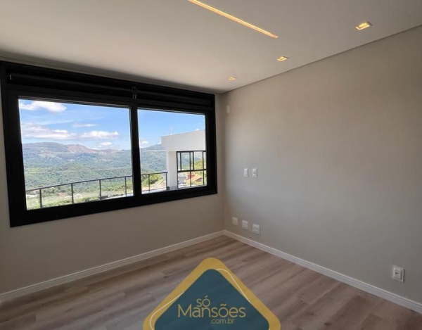 EXCELENTE CASA LINEAR COM VISTA DESLUMBRANTE À VENDA NO CONDOMÍNIO MIRANTE DA MATA