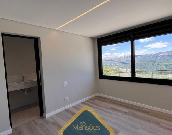 EXCELENTE CASA LINEAR COM VISTA DESLUMBRANTE À VENDA NO CONDOMÍNIO MIRANTE DA MATA