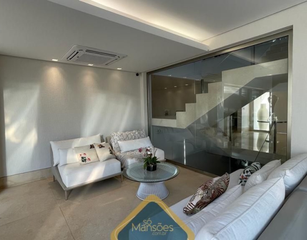 CASA DESLUMBRANTE COM VISTA ESPETACULAR À VENDA NO CONDOMÍNIO VALE DOS CRISTAIS - SÓ MANSÕES