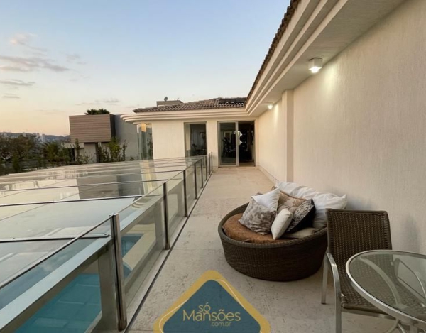 CASA DESLUMBRANTE COM VISTA ESPETACULAR À VENDA NO CONDOMÍNIO VALE DOS CRISTAIS - SÓ MANSÕES