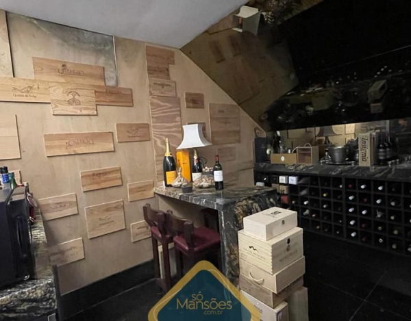 CASA DESLUMBRANTE COM VISTA ESPETACULAR À VENDA NO CONDOMÍNIO VALE DOS CRISTAIS - SÓ MANSÕES
