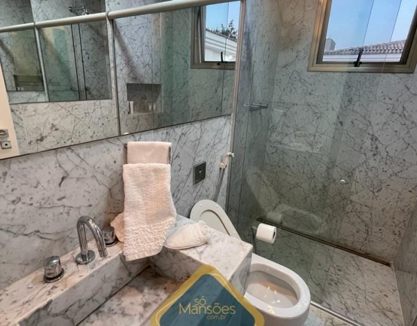 CASA DESLUMBRANTE COM VISTA ESPETACULAR À VENDA NO CONDOMÍNIO VALE DOS CRISTAIS - SÓ MANSÕES