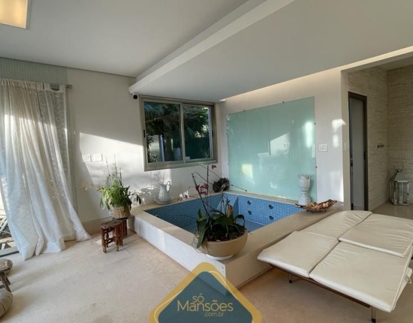 CASA DESLUMBRANTE COM VISTA ESPETACULAR À VENDA NO CONDOMÍNIO VALE DOS CRISTAIS - SÓ MANSÕES
