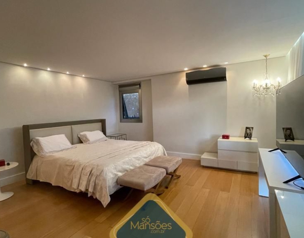 CASA DESLUMBRANTE COM VISTA ESPETACULAR À VENDA NO CONDOMÍNIO VALE DOS CRISTAIS - SÓ MANSÕES