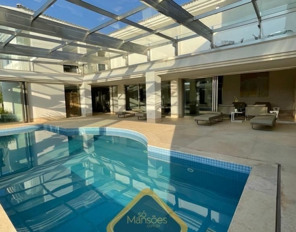 Casa em Terreno Privilegiado de 926 m² à Venda com 4 Suítes e Vista Deslumbrante no Vale dos Cristais, Nova Lima - MG