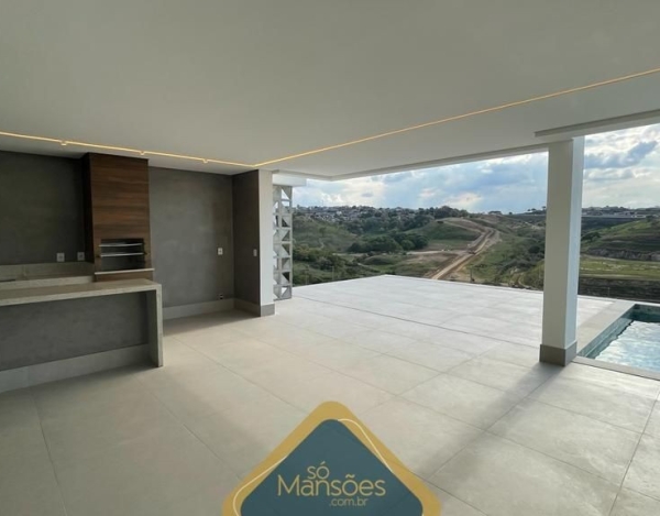 Casa Espaçosa de 450 m² à Venda com 4 Suítes e Vista Espetacular no Condomínio Alphaville, Vespasiano - MG