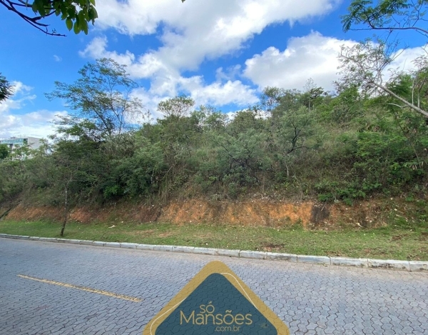 Lote de 3.095 m² à Venda com Vista Panorâmica no Vale dos Cristais, Nova Lima - MG