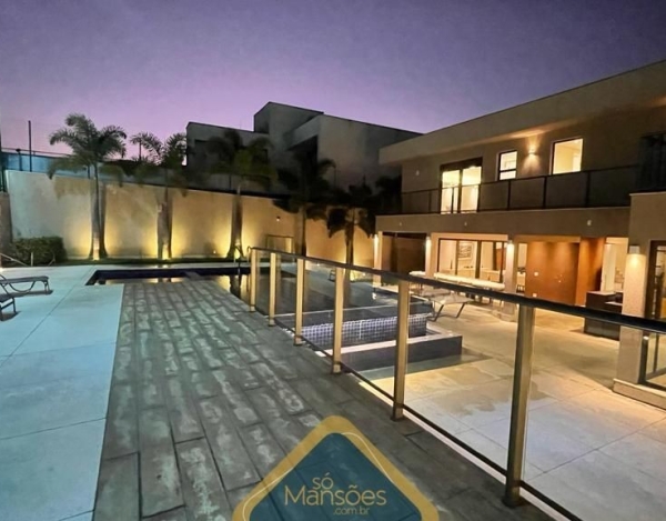 Casa com Ampla Garagem de 670 m² à Venda com 4 Suítes e Piscina Aquecida no Vale dos Cristais, Nova Lima - MG