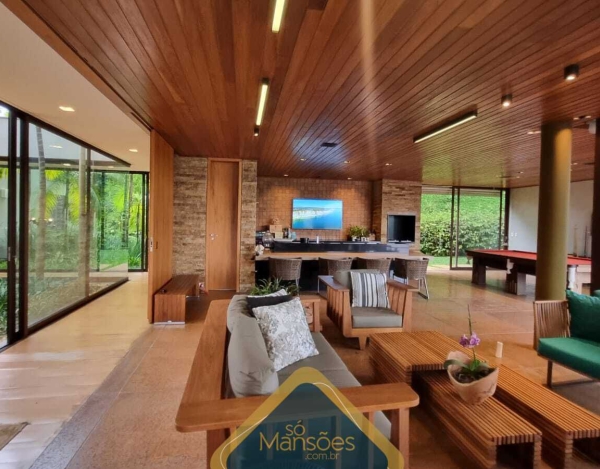 CASA DE LUXO NO CONDOMÍNIO VALE DOS CRISTAIS: CONFORTO E VISTA INCOMPARÁVEIS À VENDA