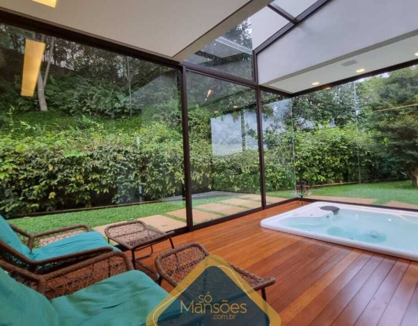 CASA DE LUXO NO CONDOMÍNIO VALE DOS CRISTAIS: CONFORTO E VISTA INCOMPARÁVEIS À VENDA
