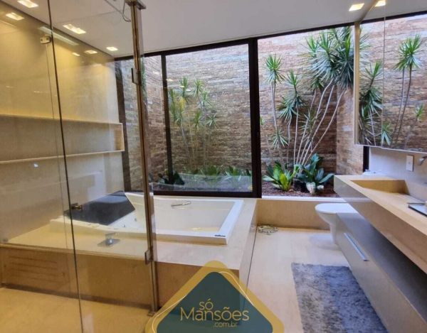 CASA DE LUXO NO CONDOMÍNIO VALE DOS CRISTAIS: CONFORTO E VISTA INCOMPARÁVEIS À VENDA