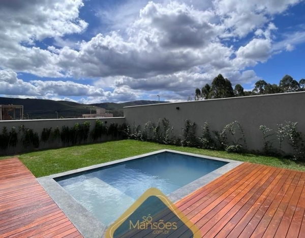 Casa de Alto Padrão de 301 m² à Venda com 2 Suítes e Piscina Aquecida no Alphaville - Lagoa dos Ingleses, Nova Lima - MG