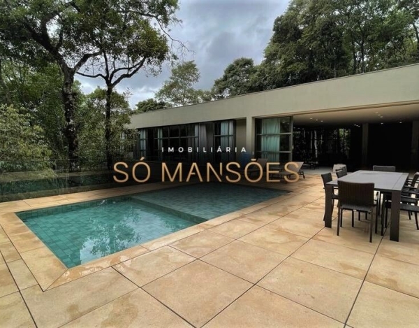 Casa em Terreno Privilegiado de 793 m² à Venda com 3 Suítes e 10 Vagas no Bosque da Ribeira, Nova Lima - MG