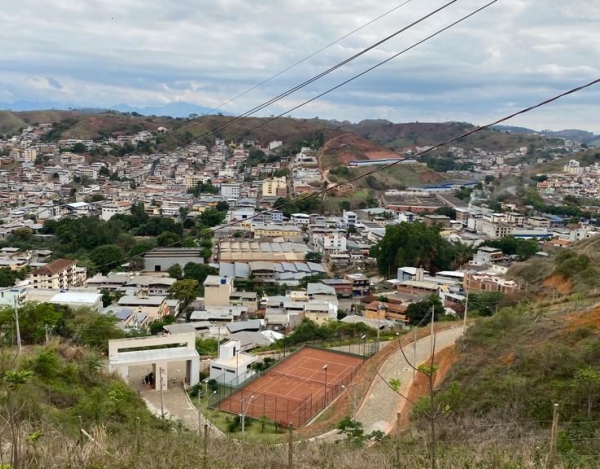 LOTE A VENDA NO CONDOMÍNIO HORIZONTES DA SERRA / UBÁ
