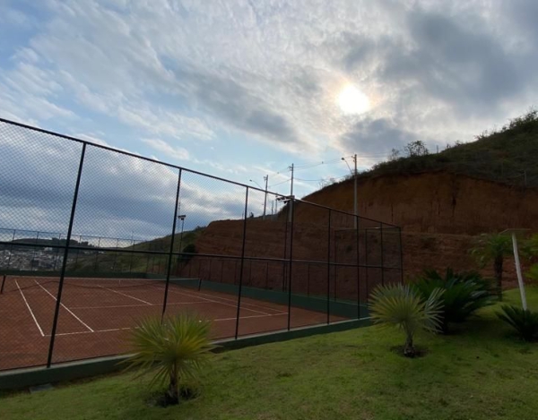 EXCELENTE LOTE A VENDA NO CONDOMÍNIO HORIZONTES DA SERRA.