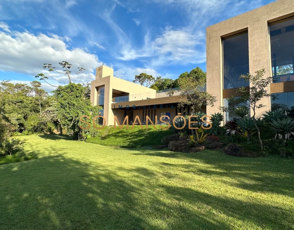 MAGNÍFICA CASA DE CAMPO A VENDA NO CONDOMÍNIO JARDINS DE PETRÓPOLIS.