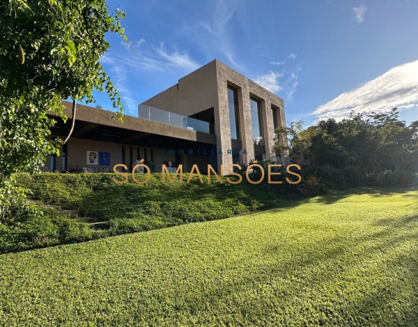 MAGNÍFICA CASA DE CAMPO A VENDA NO CONDOMÍNIO JARDINS DE PETRÓPOLIS.