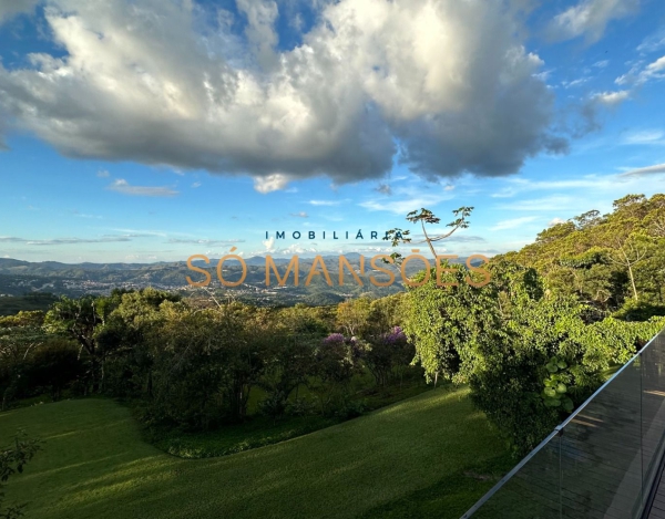 MAGNÍFICA CASA DE CAMPO A VENDA NO CONDOMÍNIO JARDINS DE PETRÓPOLIS.