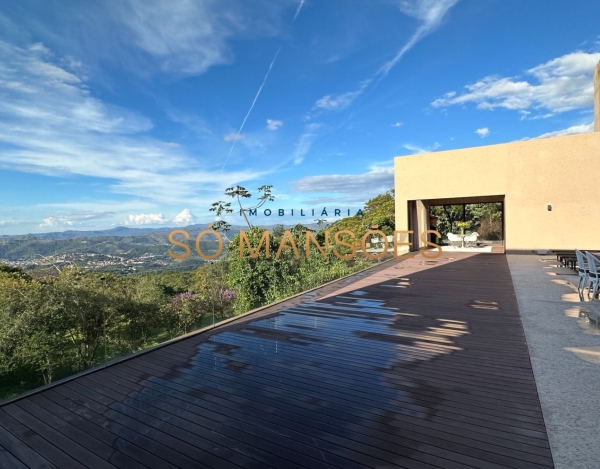 MAGNÍFICA CASA DE CAMPO A VENDA NO CONDOMÍNIO JARDINS DE PETRÓPOLIS.