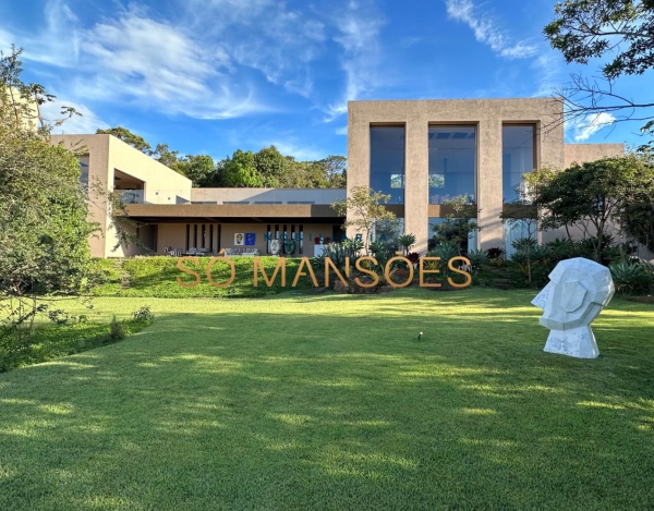 MAGNÍFICA CASA DE CAMPO A VENDA NO CONDOMÍNIO JARDINS DE PETRÓPOLIS.