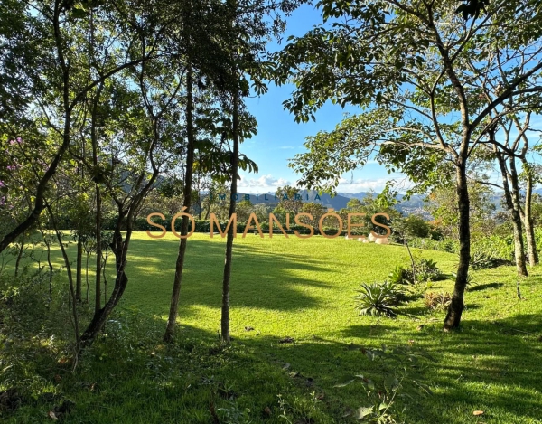 MAGNÍFICA CASA DE CAMPO A VENDA NO CONDOMÍNIO JARDINS DE PETRÓPOLIS.