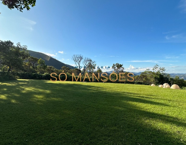 MAGNÍFICA CASA DE CAMPO A VENDA NO CONDOMÍNIO JARDINS DE PETRÓPOLIS.