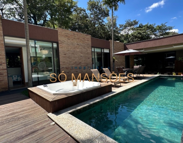 Casa de Alto Padrão de 317 m² à Venda com 3 Suítes e Espaço Gourmet no Condomínio Retiro do Chalé, Brumadinho - MG