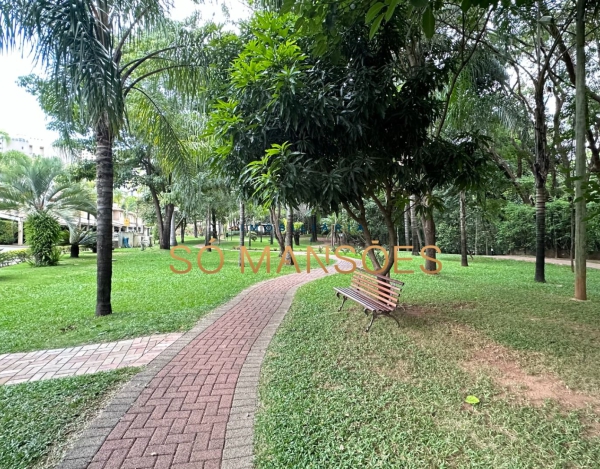 CASA EM CONDOMÍNIO COM EXCELENTE LOCALIZAÇÃO NO BURITIS.