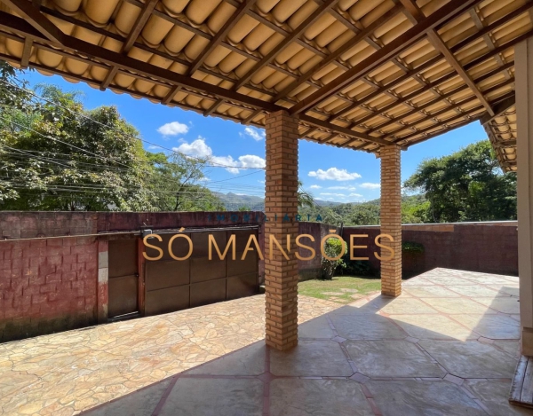 Casa à venda no Condomínio Lê Cottage - Nova Lima.