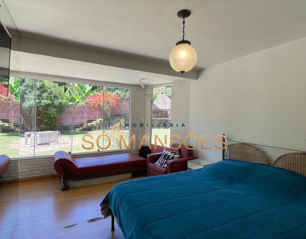 Casa à venda no Condomínio Lê Cottage - Nova Lima.