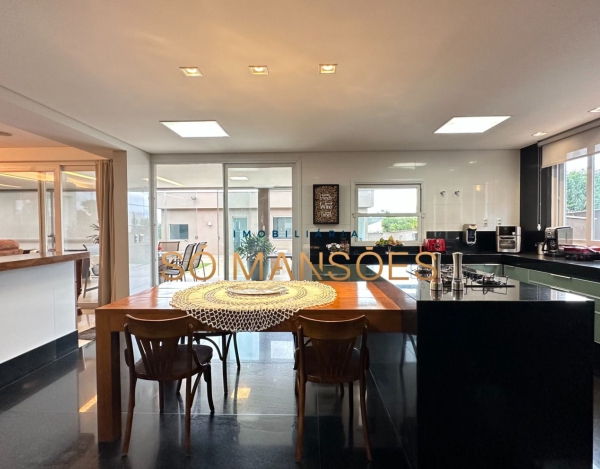 LINDA CASA DISPONÍVEL PARA VENDA NO CONDOMÍNIO ALPHAVILLE