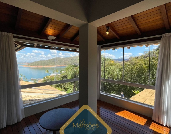 Linda casa com vista para a lagoa de 1116m² à venda em Escarpas do Lago.