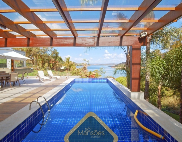 Casa de Luxo de 1.116 m² à Venda com 6 Suítes e Vista para a Lagoa no Escarpas Do Lago, Capitólio - MG