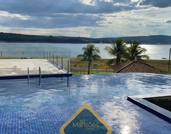 Casa de Luxo de 912 m² à Venda com 9 Suítes e Piscina Aquecida no Condomínio Brisas do Lago, Capitólio - MG