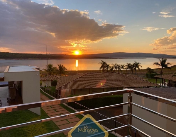 Casa de Luxo de 912 m² à Venda com 9 Suítes e Piscina Aquecida no Condomínio Brisas do Lago, Capitólio - MG