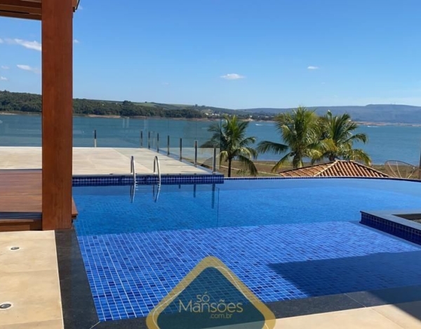 Casa de Luxo de 912 m² à Venda com 9 Suítes e Piscina Aquecida no Condomínio Brisas do Lago, Capitólio - MG