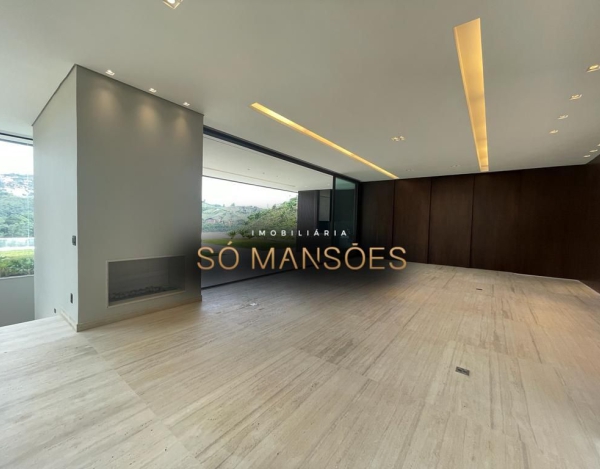 EXCELENTE CASA DE 812m² À VENDA NO VALE DOS CRISTAIS