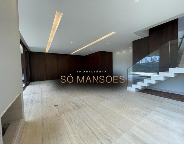 EXCELENTE CASA DE 812m² À VENDA NO VALE DOS CRISTAIS