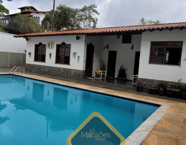 Belíssima casa de 913m² à venda no Mangabeiras.
