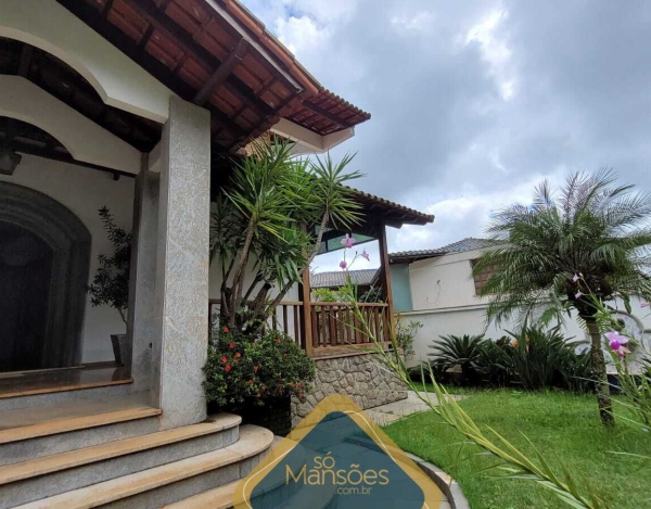 Belíssima casa de 913m² à venda no Mangabeiras.