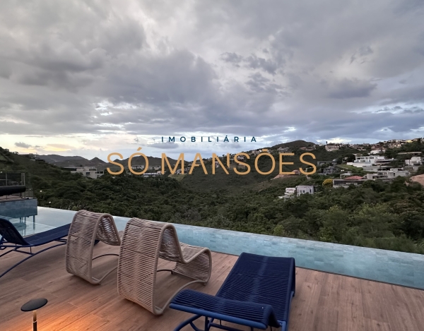 Casa de Luxo de 707 m² à Venda com 5 Suítes e Piscina com Borda Infinita no Vale dos Cristais, Nova Lima - MG