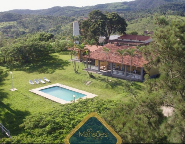 Fazenda de Luxo de 1.400.000 m² à Venda com 6 Suítes e Lazer Completo no Centro, Nova União - MG