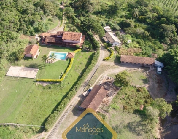 Fazenda de Luxo de 1.400.000 m² à Venda com 6 Suítes e Lazer Completo no Centro, Nova União - MG