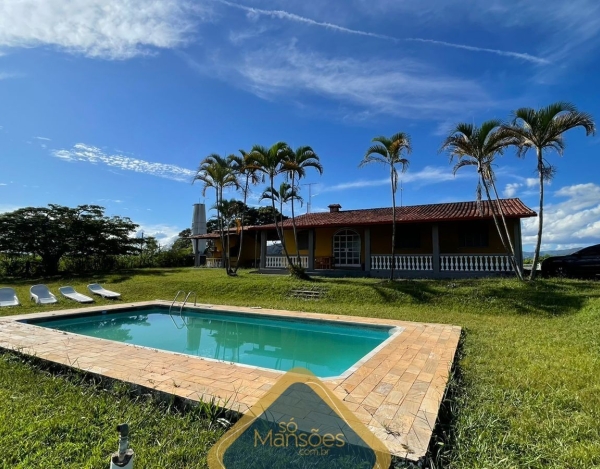 Fazenda de Luxo de 1.400.000 m² à Venda com 6 Suítes e Lazer Completo no Centro, Nova União - MG